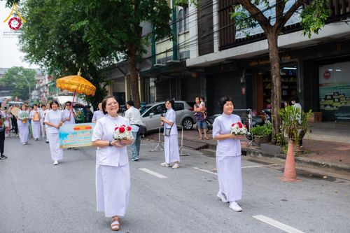 ภาพ No.178504:พิธีทอดกฐิน ณ วัดดวงแข แขวงรองเมือง เขตปทุมวัน กรุงเทพฯ ในโครงการทอดกฐินสามัคคีทั่วไทย 30,000 วัด บูชาธรรม 80 ปี หลวงพ่อธัมมชโย โดยคณะศิษยานุศิษย์วัดพระธรรมกาย วันที่ 15 พฤศจิกายน พ.ศ. 2567