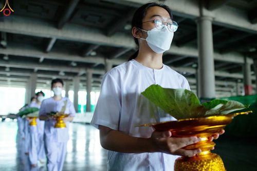 ภาพ No.82476:พิธีปลงผมนาคธรรมทายาท ในโครงการธรรมทายาทระดับอุดมศึกษา รุ่นที่ 50 ภาคฤดูฝน ในวันที่ 10 มิถุนายน พ.ศ. 2566 ณ วัดพระธรรมกาย