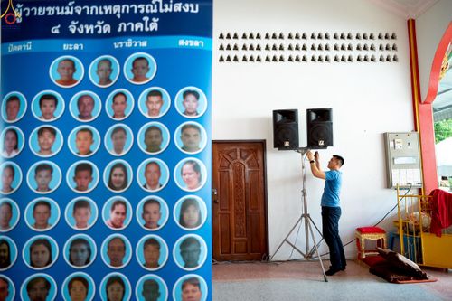 ภาพ No.234337:วันพฤหัสบดีที่ 24 กรกฎาคม พ.ศ. 2568 พิธีถวายสังฆทานแก่คณะสงฆ์ 323 วัด , พิธีมอบกองทุนหนุนแรงใจช่วยครูใต้ , พิธีทำบุญส่วนกุศลแด่ผู้วายชนม์ ในเหตุการณ์ความไม่สงบ 4 จังหวัด ชายแดนภาคใต้ (ปัตตานี , ยะลา , นราธิวาส , สงขลา) ปีที่ 21 ครั้งที่ 179 ณ วัดเวฬุวัน 