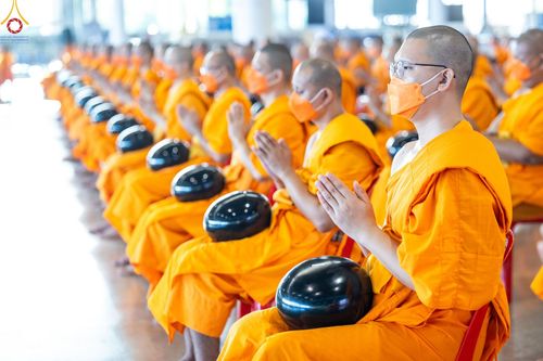 ภาพ No.86795:พิธีตักบาตร , พิธีบูชาข้าวพระ , พิธีจุดเทียนใจ ไฟนิรันดร์ อนันตชัย ในวันอาทิตย์ต้นเดือน 3 กันยายน พ.ศ. 2566 ณ วัดพระธรรมกาย