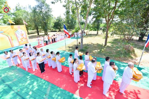 ภาพ No.171585:พิธีทอดกฐิน ณ ศูนย์ปฏิบัติธรรมและศูนย์อบรมเยาวชนเพชรบุรี ในโครงการกฐินสามัคคีทั่วไทย 30,000 วัด บูชาธรรม 80 ปี หลวงพ่อธัมมชโย โดยคณะศิษยานุศิษย์วัดพระธรรมกาย วันที่ 27 ตุลาคม พ.ศ. 2567