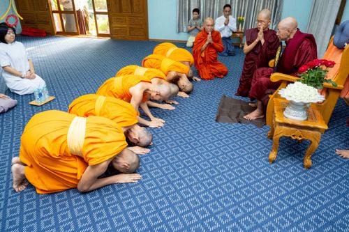 ภาพ No.220060:วันพุธที่ 16 เมษายน พ.ศ. 2568 วัดพระธรรมกายถวายมหาสังฆทาน มอบสิ่งของและทุนทรัพย์กว่า 4 ล้านบาท บรรเทาทุกข์ 181 วัดแผ่นดินไหวเมียนมา