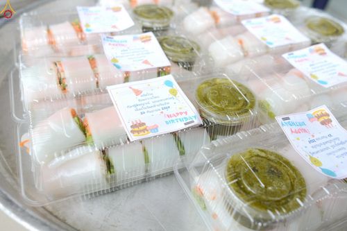 ภาพ No.248480:วันที่ 27 กันยายน พ.ศ. 2568 พิธีถวายเมนูสวรรค์เพื่อการบรรลุธรรม ณ หอฉันคุณยายอาจารย์ฯ วัดพระธรรมกาย