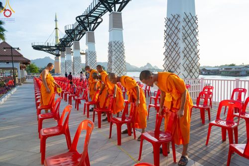 ภาพ No.185531:V.47 เบื้องหลังของเบื้องหน้า งานตักบาตรพระ 10,000 รูป ณ จ.กาญจนบุรี วันที่ 20-21 ธันวาคม พ.ศ. 2567