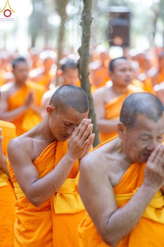 ภาพ No.193214:พิธีต้อนรับพระธรรมยาตรา ณ อนุสรณ์สถาน สถานที่เกิดในเพศสมณะ วัดสองพี่น้อง อำเภอสองพี่น้อง จังหวัดสุพรรณบุรี ในโครงการธรรมยาตรา กตัญญูบูชา มหาปูชนียาจารย์ พระมงคลเทพมุนี(สด จนฺทสโร) พระผู้ปราบมาร อนุสรณ์สถาน 7 แห่ง ปีที่ 13 วันที่ 11 มกราคม พ.ศ. 2568