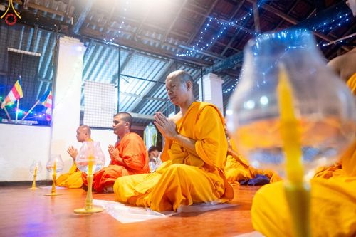 ภาพ No.141868:PhotoStory มหาศรัทธา ธรรมยาตราศรีลังกา EP.7 พิธีจุดวิสาขประทีป 6 วัด ถวายเป็น พุทธบูชา  โครงการสยาม-ลังกา ธรรมยาตรา  ฉลองเทศกาลวิสาขบูชาแห่งชาติ ศรีลังกา วันที่ 16 เดือนมิถุนายน พ.ศ. 2567