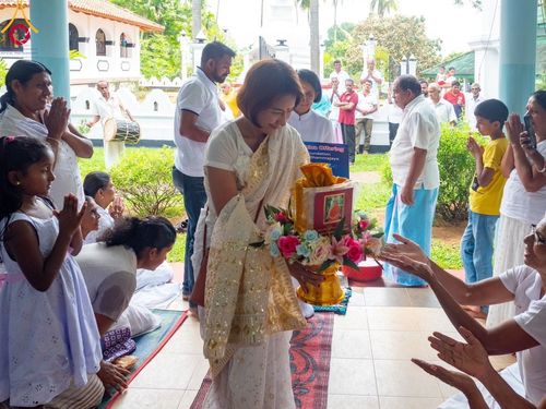 ภาพ No.97745:พระครูสมุห์สนิทวงศ์ วุฑฺฒิวํโส, ดร.  ผู้แทนวัดพระธรรมกาย ร่วมบุญถวายกฐิน ณ วัดกัลละปิติยะ มาตาเล ศรีลังกา Kathina Kalapitiya Matale SriLanka วันที่ 17 พฤศจิกายน พ.ศ. 2566