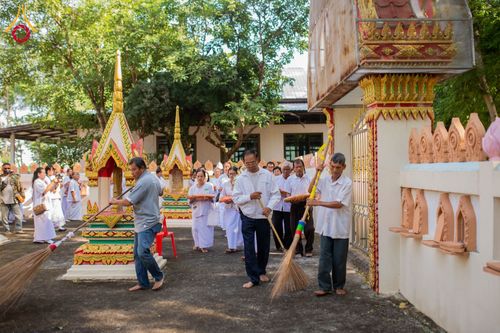 ภาพ No.178303:พิธีทอดกฐิน ณ วัดดอนหัน ต.โนนทองหลาง อ.บัวใหญ่ จ.นครราชสีมา ในโครงการทอดกฐินสามัคคีทั่วไทย 30,000 วัด บูชาธรรม 80 ปี หลวงพ่อธัมมชโย โดยคณะศิษยานุศิษย์วัดพระธรรมกาย วันที่ 8 พฤศจิกายน พ.ศ. 2567