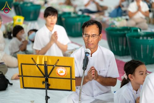 ภาพ No.61961:ตักบาตรฉลองสามเณรใหม่ มัชฌิมธรรมทายาท ณ วิหารคด คอร์ 9 วัดพระธรรมกาย วันที่ 15 เมษายน พ.ศ. 2567