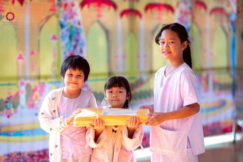 ภาพ No.274589:วันอาทิตย์ที่ 23 พฤศจิกายน พ.ศ. 2568 พิธีทอดผ้าป่าสามัคคี เพื่อระดมทุนสร้างกุฏิที่พักสามเณร ณ ศูนย์ปฏิบัติธรรมสวนผึ้ง จ.ราชบุรี