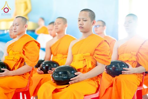 ภาพ No.229382:วันเสาร์ที่ 21 มิถุนายน พ.ศ. 2568 พิธีตักบาตรโครงการอุปสมบทหมู่ธรรมทายาท ระดับอุดมศึกษา รุ่นที่ 52 ภาคฤดูฝน ณ มหาวิหารคด คอร์ 9 วัดพระธรรมกาย