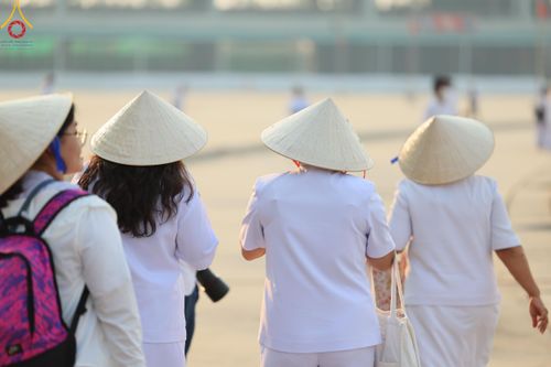 ภาพ No.121930:พิธีจุดประทีปถวายเป็นพุทธบูชา และบูชาธรรมมหาปูชนียาจารย์ พระมงคลเทพมุนี(สด จนฺทสโร) ในโครงการธรรมยาตรา กตัญญูบูชา มหาปูชนียาจารย์ พระมงคลเทพมุนี(สด จนฺทสโร) พระผู้ปราบมาร อนุสรณ์สถาน 7 แห่ง ปีที่ 12 วันที่ 31 มกราคม พ.ศ. 2567 ณ วัดพระธรรมกาย จ.ปทุมธานี