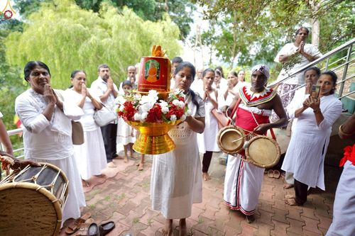 ภาพ No.264884:วันที่ 19 ตุลาคม พ.ศ. 2568 กฐินสมทบต่างประเทศ บูชาธรรม 81 ปี  หลวงพ่อธัมมชโย วัดพระธรรมกาย  ณ วัดอนุรุทธะ อารานะ ประเทศศรีลังกา 