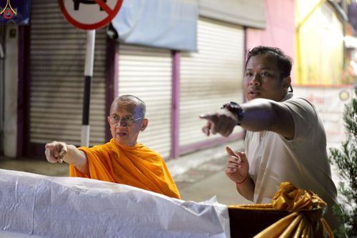 ภาพ No.245780:วันที่ 13-14 กันยายน พ.ศ. 2568 เจ้าหน้าที่ทุกสถานะ ทุกส่วนงาน ร่วมแรงร่วมใจ ปฏิบัติหน้าที่ เตรียมงาน เก็บงาน ตักบาตรพระ 555 รูป อ.เบตง จยะลา