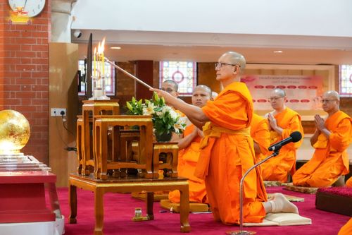 ภาพ No.169345:พิธีทอดกฐินสามัคคี เพื่อสนับสนุนการเผยแผ่พระพุทธศาสนาวิชชาธรรมกาย ณ วัดพระธรรมกายลอนดอน สหราชอาณาจักร วันอาทิตย์ที่ 20 ตุลาคม พ.ศ. 2567