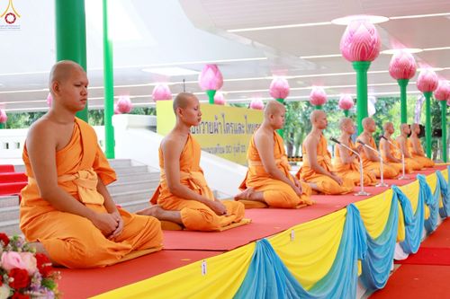 ภาพ No.227656:วันเสาร์ที่ 31 พฤษภาคม พ.ศ.2568 พิธีถวายผ้าไตรแด่สามเณรผู้เข้ารับการอุปสมบท , พิธีอุปสมบทสามเณรเตรียม DCI วัดพระธรรมกาย จ.ปทุมธานี