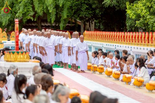 ภาพ No.231746:วันเสาร์ ที่ 5 กรกฎาคม พ.ศ. 2568 พิธีบรรพชา อุปสมบท โครงการอุปสมบท บูชาธรรมมหาปูชนียาจารย์ รุ่นเข้าพรรษา ณ วัดเกาะแก้วประชานุรักษ์ อ.วังทอง  จ.พิษณุโลก