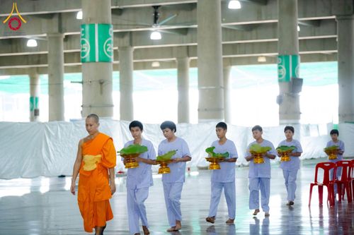 ภาพ No.143776:พิธีปลงผมยุวธรรมทายาท โครงการสามเณรโรงเรียนนานาชาติ รุ่นที่  13 ณ วิหารคด คอร์ 9 วัดพระธรรมกาย วันอาทิตย์ที่ 7 กรกฎาคม พ.ศ. 2567