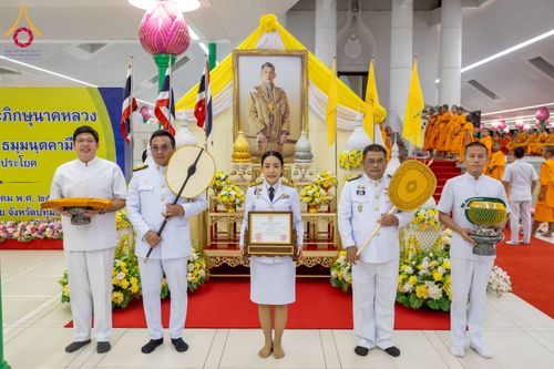 ภาพ No.231203:วันพฤหัสบดีที่ 3 กรกฏาคม พ.ศ. 2568 พิธีมุทิตาสักการะพระภิกษุนาคหลวง พระมหาพนาวัฒน์ ธมฺมนฺตคามี (จันทร์เผือก) เปรียญธรรม ๙ ประโยค ณ วัดพระธรรมกาย ปทุมธานี