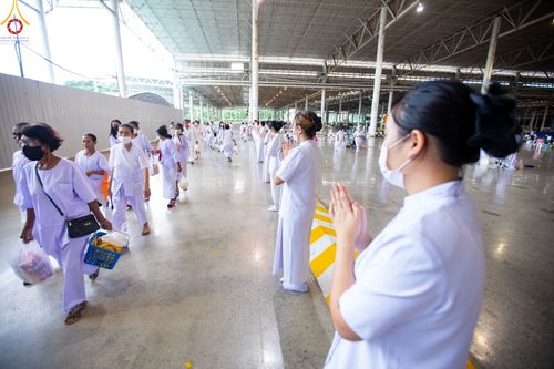 ภาพ No.89405:พิธีตักบาตร ข้าวสารอาหารแห้ง พิธีบูชาข้าวพระ และพิธีจุดเทียนใจ ไฟนิรันดร์  อนันตชัย ณ สภาธรรมกายสากล วัดพระธรรมกาย วันอาทิตย์ที่ 1 ตุลาคม พ.ศ. 2566