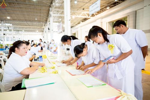 ภาพ No.233726:วันเสาร์ที่ 19 กรกฎาคม พ.ศ.2568 วันมหารำลึก ครั้งที่ 35 พิธีรำลึกถึงนักสร้างบารมี , พิธีสวดพระพุทธมนต์ , พิธีทอดผ้าบังสกุลและถวายไทยธรรม วัดพระธรรมกาย