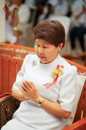 ภาพ No.202114:พิธีเจริญพระพุทธมนต์ ปฏิบัติธรรม มอบทุนการศึกษา ถวายสังฆทาน 108 วัด เพื่อถวายเป็นพุทธบูชา และขับเคลื่อนโครงการหมู่บ้านรักษาศีล 5 โดยคณะสงฆ์จังหวัดนครปฐม คณะศิษยานุศิษย์วัดพระธรรมกาย โครงการธรรมยาตรา ปีที่ 13 ณ วัดบางปลา อำเภอบางเลน จังหวัดนครปฐม