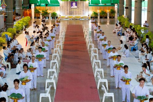 ภาพ No.242913:วันที่ 31 สิงหาคม พ.ศ. 2568 พิธีตัดปอยผมและปลงผม โครงการอุปสมบทหมู่บูชาธรรม ครบรอบ 108 ปี วันครูผู้ค้นพบวิชชาธรรมกาย ณ วัดพระธรรมกาย