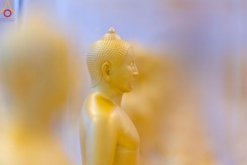 ภาพ No.159433:สัมมนาพิเศษและพิธีมอบองค์พระธรรมกาย 2,000 องค์ ณ ห้องแก้วสารพัดนึก 1 วัดพระธรรมกาย วันอาทิตย์ต้นเดือนที่ 6 ตุลาคม พ.ศ. 2567