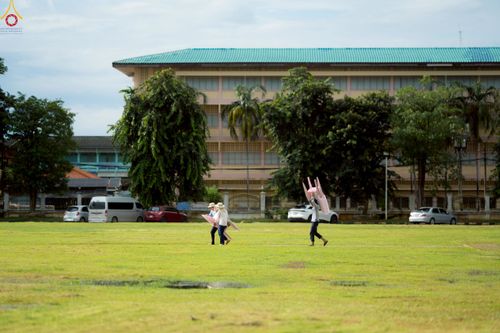 ภาพ No.239714:วันที่ 16-17 สิงหาคม พ.ศ. 2568 การปฏิบัติหน้าที่ของเจ้าหน้าที่ทุกสถานะ เพื่องานพิธีอัญเชิญรูปเหมือนพระมงคลเทพมุนี (สด จันทสโร) และพิธีกดปุ่มอัญเชิญรูปเหมือน พระมงคลเทพมุนี (สด จันทสโร) ณ มหาวิหารแก้วพระมงคลเทพมุนี ศูนย์ปฏิบัติธรรมแก้วเมืองเลย จ.เลย