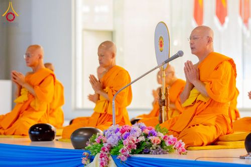 ภาพ No.223298:วันวิสาขบูชา วันอาทิตย์ที่ 11 พฤษภาคม พ.ศ. 2568 พิธีตักบาตร และปฎิบัติธรรม ณ สภาธรรมกายสากล วัดพระธรรมกาย