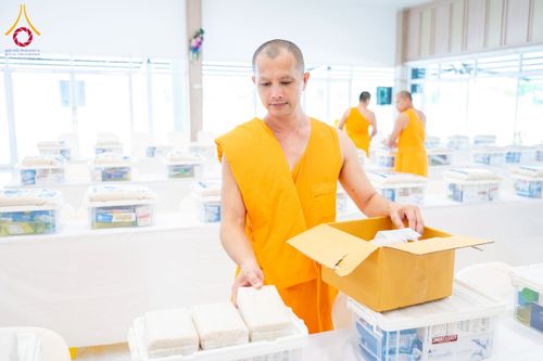 ภาพ No.225878:วันเสาร์ที่ 24 พฤษภาคม พ.ศ. 2568 พิธีถวายสังฆทาน 323 วัด ปีที่ 21 ครั้งที่ 177 พิธีมอบกองทุนหนุนแรงใจช่วยครูใต้ ปีที่ 18 ครั้งที่ 141 และพิธีทำบุญอุทิศส่วนกุศลให้ผู้วายชนม์ ณ ศูนย์ปฏิบัติธรรมภาคใต้ จ.สงขลา