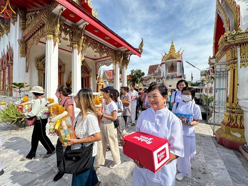 ภาพ No.171862:พิธีทอดกฐิน ณ วัดน้อยนางหงษ์ แขวงบางยี่ขัน เขตบางพลัด กรุงเทพฯ ในโครงการกฐินสามัคคีทั่วไทย 30,000 วัด บูชาธรรม 80 ปี หลวงพ่อธัมมชโย โดยคณะศิษยานุศิษย์วัดพระธรรมกาย วันที่ 26 ตุลาคม พ.ศ. 2567