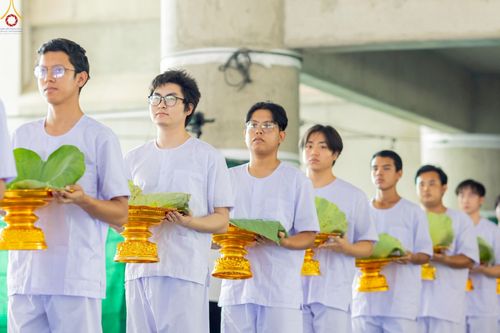 ภาพ No.228473:วันเสาร์ที่ 7 มิถุนายน พ.ศ. 2568 พิธีปลงผมโครงการอุปสมบทหมู่ธรรมทายาท ระดับอุดมศึกษา รุ่นที่ 52 ภาคฤดูฝน ณ วิหารคด 9 วัดพระธรรมกาย