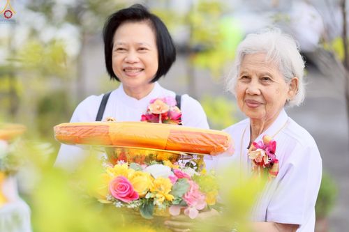 ภาพ No.272232:วันเสาร์ที่ 1 พฤศจิกายน พ.ศ. 2568 พิธีทอดกฐินสามัคคี สร้างกุฏิหมู่สามเณร ณ ศูนย์ปฏิบัติธรรมเบญจธรรม ปทุมธานี  ต.บ้านปทุม อ.สามโคก จ.ปทุมธานี