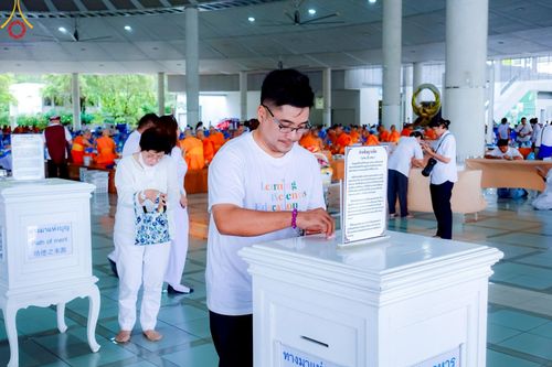 ภาพ No.220654:วันเสาร์ที่ 26 เมษายน พ.ศ.2568 (วันพระ แรม 15 ค่ำ เดือน 5) พิธีถวายภัตตาหารเมนูสวรรค์ "เพื่อการบรรลุธรรม" และ พิธีบุพเปตพลี ครั้งที่ 163 ร่วมอุทิศบุญแด่หมู่ญาติที่ล่วงลับไปแล้ว และสืบทอดอายุพระพุทธศาสนา ณ หอฉันคุณยายอาจารย์ฯ วัดพระธรรมกาย