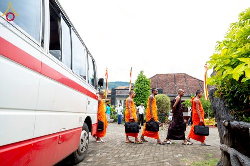 ภาพ No.225533:วันที่ 1 พฤษภาคม พ.ศ. 2568 พิธีเปิดโครงการ สยาม-ลังกา ธรรมยาตรา ฉลองเทศกาลวิสาขบูชาแห่งชาติ ศรีลังกา  และ บูชาธรรม 81 ปี หลวงพ่อธัมมชโย