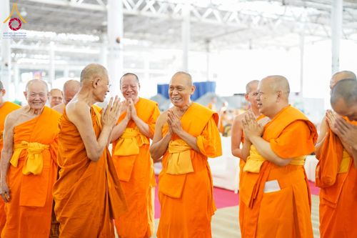 ภาพ No.185208:พิธีถวายมหาสังฆทาน 1,000 วัด ในวาระอายุวัฒนมงคล 84 ปี หลวงพ่อทัตตชีโว วันอาทิตย์ที่ 22 ธันวาคม พ.ศ. 2567 ณ สภาธรรมกายสากล วัดพระธรรมกาย