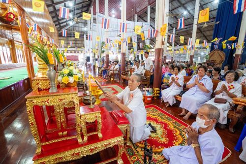 ภาพ No.166574:พิธีทอดกฐิน ณ วัดสามขาว จ.อ่างทอง ในโครงการกฐินสามัคคีทั่วไทย 30,000 วัด บูชาธรรม 80 ปี หลวงพ่อธัมมชโย โดยคณะศิษยานุศิษย์วัดพระธรรมกาย วันที่ 27 ตุลาคม พ.ศ. 2567