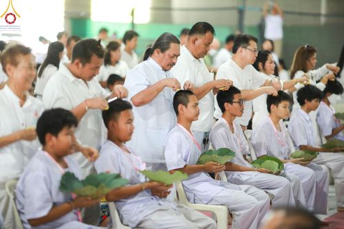 ภาพ No.132817:พิธีตัดปอยผม โครงการสามเณรฟื้นฟูพระพุทธศาสนาทั่วไทย ณ มหารัตนวิหารคด26 วัดพระธรรมกาย วันอาทิตย์ที่ 31 มีนาคม พ.ศ. 2567