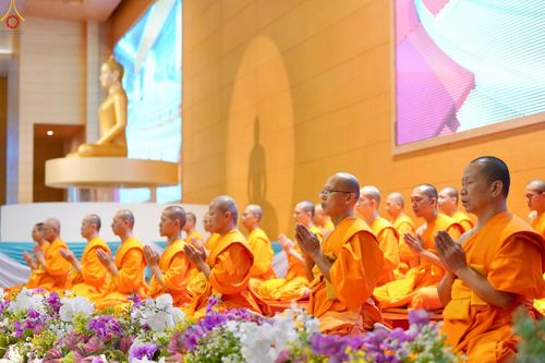 ภาพ No.236017:วันที่ 3 สิงหาคม พ.ศ. 2568 พิธีบูชาข้าวพระ ณ สภาธรรมกายสากล วัดพระธรรมกาย