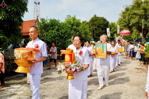 ภาพ No.263646:วันที่ 23 ตุลาคม พ.ศ. 2568 พิธีทอดกฐินสามัคคีทั่วไทย 30,000 วัด โดยคณะศิษยานุศิษย์ บูชาธรรม 81 ปี หลวงพ่อธัมมชโย ณ วัดหัวถนน จ.นครปฐม