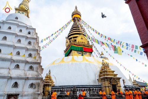 ภาพ No.213067:วันที่ 17 - 18 มีนาคม พ.ศ. 2568 คณะสงฆ์และสามเณรเดินบิณฑบาต รอบเมืองในพื้นที่ วัดสยมภูวนาถและราชวังปาตัน ณ เมืองกาฐมาณฑุ ประเทศเนปาล