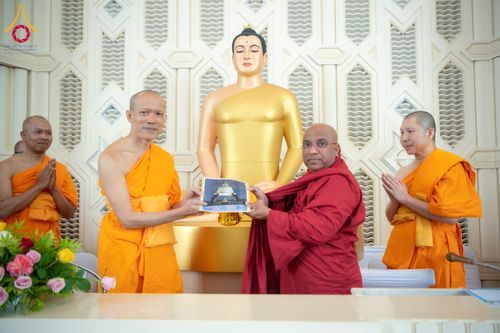 ภาพ No.167280:“กฐินฉลอง 80 ปี ธรรมชัย”กตัญญบูชาหลวงพ่อธัมมชโย สถาปนาอุโบสถ วัดพระธรรมกายเมลเบิร์น ประเทศออสเตรเลีย  วันอาทิตย์ที่ 20 ตุลาคม พ.ศ. 2567