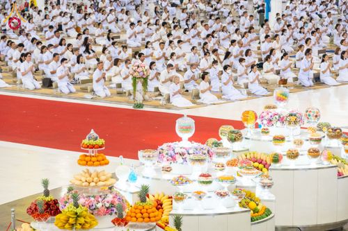 ภาพ No.126581:พิธีบูชาข้าวพระ ในวันอาทิตย์ต้นเดือนที่ 3 มีนาคม พ.ศ. 2567 ณ วัดพระธรรมกาย จ.ปทุมธานี