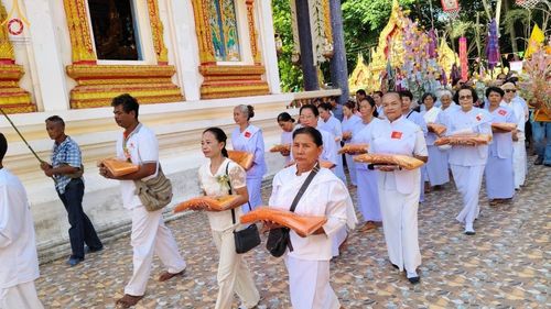 ภาพ No.169848:พิธีทอดกฐิน ณ วัดบ้านพระครูน้อย จ.บุรีรัมย์ ในโครงการกฐินสามัคคีทั่วไทย 30,000 วัด บูชาธรรม 80 ปี หลวงพ่อธัมมชโย โดยคณะศิษยานุศิษย์วัดพระธรรมกาย วันที่ 26 ตุลาคม พ.ศ. 2567