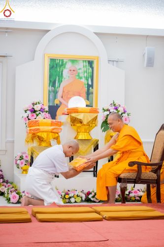 ภาพ No.144964:พิธีบรรพชา และอุปสมบท ธรรมทายาท โดยมี พระเดชพระคุณพระธรรมรัตนาภรณ์ เป็นพระอุปัชฌาย์ ยังความปลื้มปิติใจให้แก่ผู้ปกครอง และคณะญาติมิตร ณ วัดพระธรรมกายนิวเจอร์ซี  ประเทศสหรัฐอเมริกา
