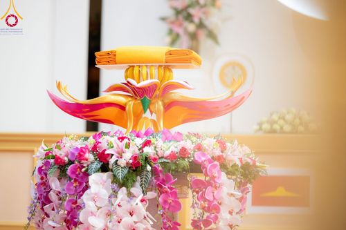 ภาพ No.100904:พิธีทอดกฐินบรมจักรพรรดิสร้างทุกสิ่ง ณ วัดพระธรรมกายออเรกอน ประเทศสหรัฐอเมริกา  วันอาทิตย์ ที่ 26 พฤศจิกายน พ.ศ. 2566