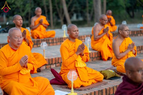 ภาพ No.130578:พิธีจุดโคมประทีปถวายเป็นพุทธบูชา ในโครงการบรรพชา 1,250 รูป ณ มหาวิหารมายาเทวี แดนประสูติ สวนลุมพินี ประเทศเนปาล วันที่ 9 มีนาคม พ.ศ. 2567