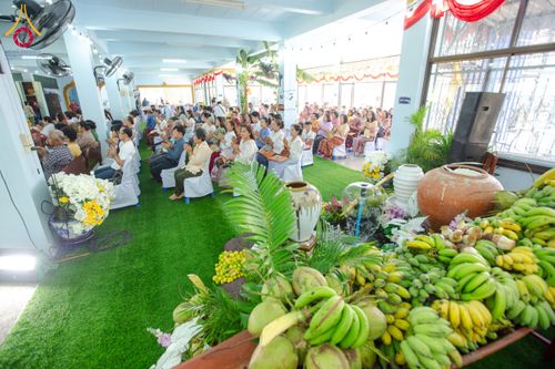 ภาพ No.175140:พิธีทอดกฐิน วัดโบสถ์อินทราราม ต.หัวรอ จ.พระนครศรีอยุธยา ในโครงการกฐินสามัคคีทั่วไทย 30,000 วัด บูชาธรรม 80 ปี หลวงพ่อธัมมชโย โดยคณะศิษยานุศิษย์วัดพระธรรมกาย วันที่ 10 พฤศจิกายน พ.ศ. 2567