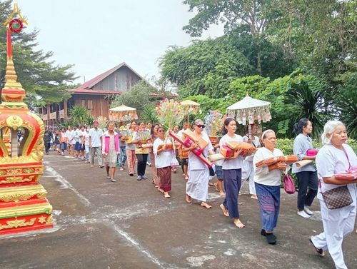 ภาพ No.181864:พิธีทอดกฐิน ณ วัดหนองเสม็ดวนาราม ต.ลำนางรอง อ.โนนดินแดง จ.บุรีรัมย์ ในโครงการทอดกฐินสามัคคีทั่วไทย 30,000 วัด บูชาธรรม 80 ปี หลวงพ่อธัมมชโย โดยคณะศิษยานุศิษย์วัดพระธรรมกาย วันที่ 6 พฤศจิกายน พ.ศ. 2567